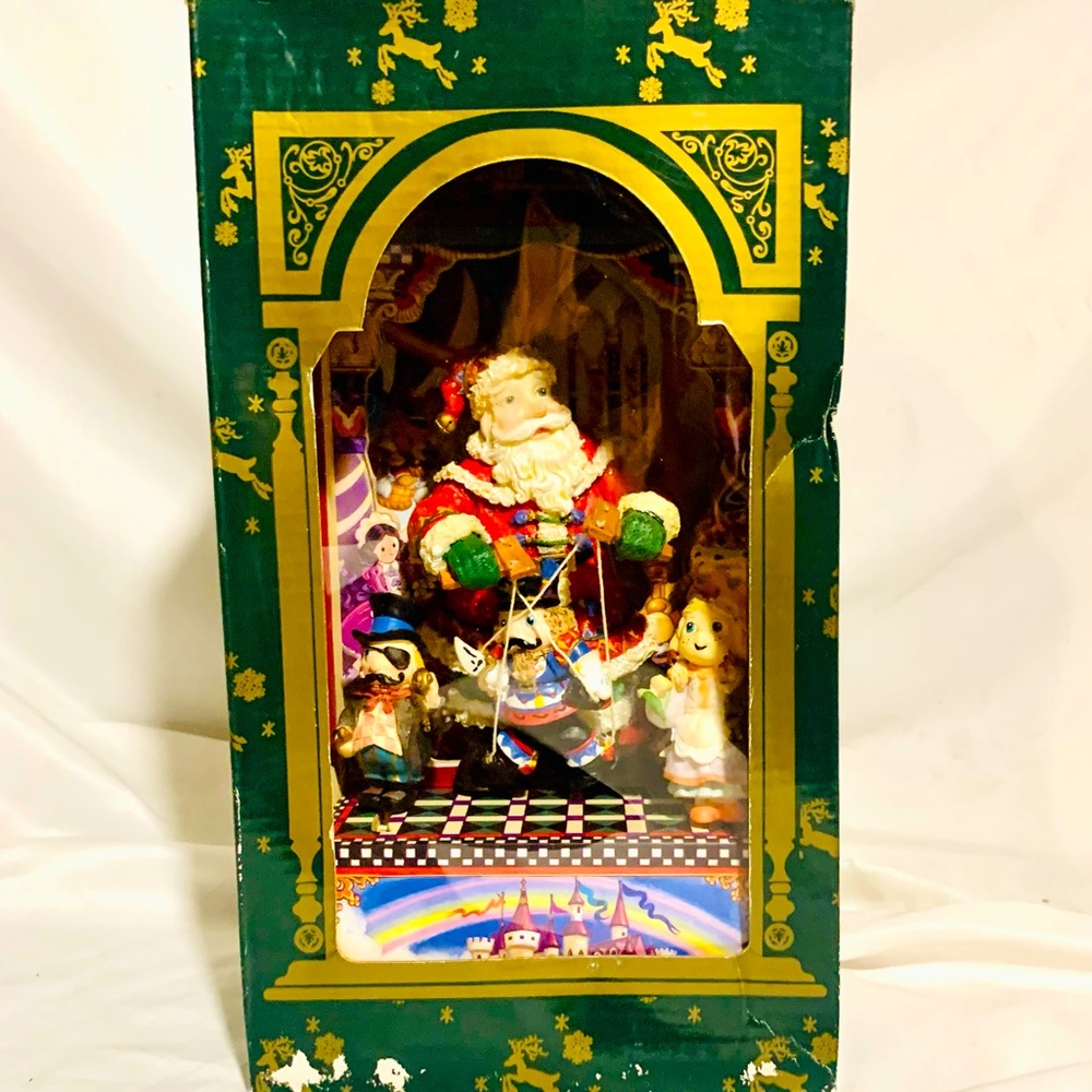 Vtg Musical wood hall Santa’s workshop decor